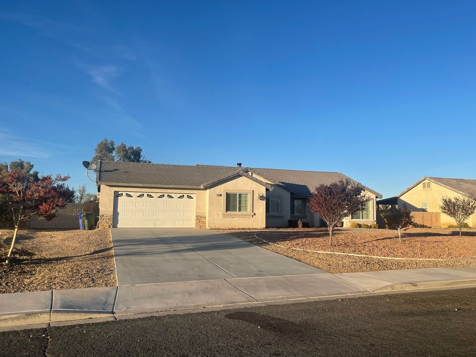 21234 Seibel Ln in Apple Valley, CA - Building Photo