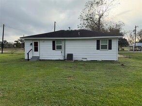 308 N Martin Luther King St in Sweeny, TX - Building Photo - Building Photo