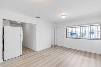 832 W Colden Ave, Unit 832 in Los Angeles, CA - Building Photo - Building Photo