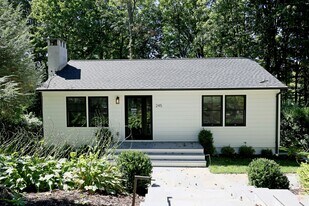 245 Great Hill Rd in Ridgefield, CT - Building Photo