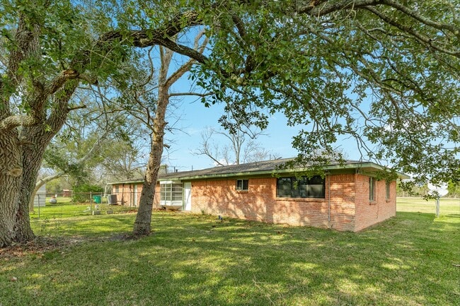 property at 3702 Cedar Rapids Pkwy