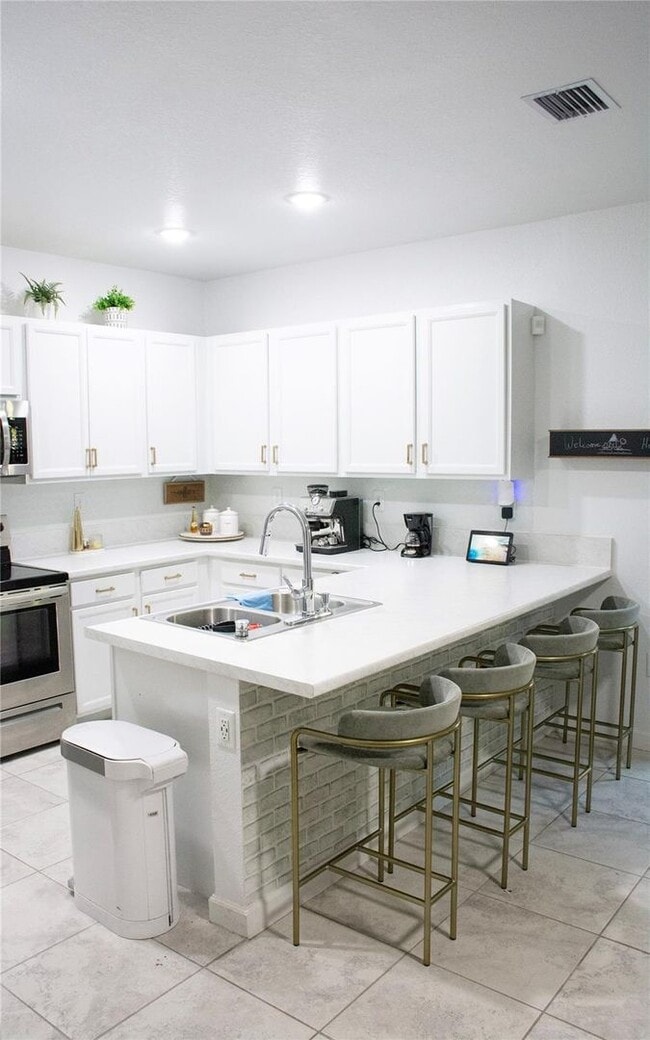 315 NE 208th Terrace in North Miami Beach, FL - Building Photo - Building Photo