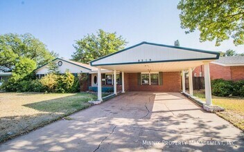 5209 15th St in Lubbock, TX - Foto de edificio - Building Photo