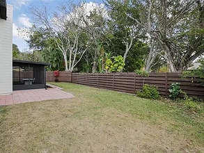 665 Eastpointe Pky in Sarasota, FL - Foto de edificio - Building Photo