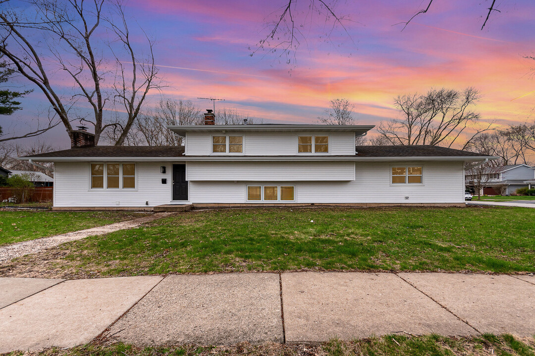 116 Waxwing Ave in Naperville, IL - Building Photo