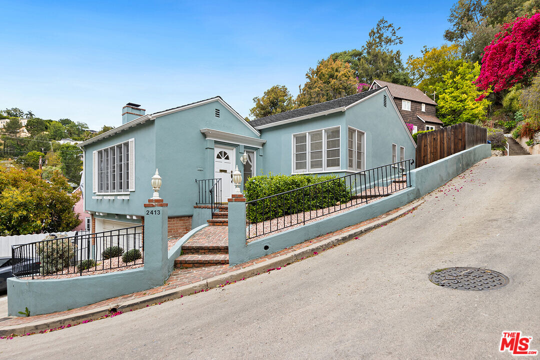 2413 Argosy Way in Los Angeles, CA - Building Photo