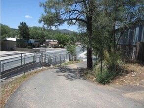 704 Hermosa Rd, Unit B in Prescott, AZ - Building Photo - Building Photo