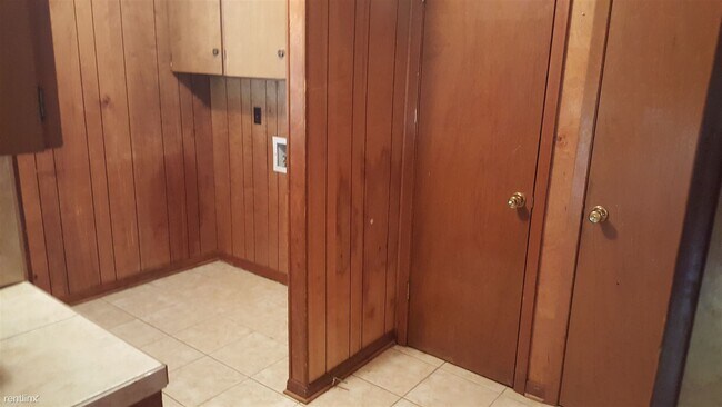 303 Bloomfield Dr photo'