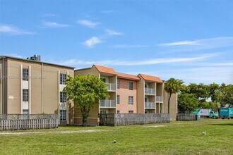 4920 NW 79th Ave in Doral, FL - Building Photo - Building Photo