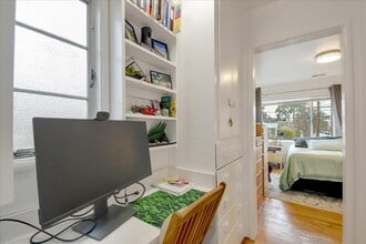 2096 Yale St, Unit 2096 in Palo Alto, CA - Building Photo - Building Photo