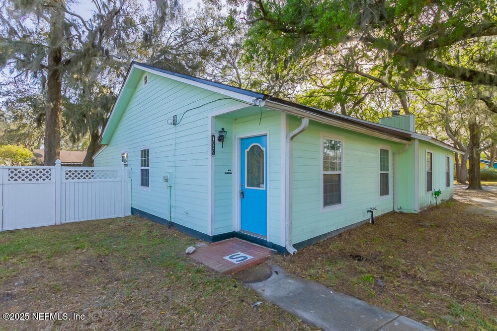 1050 Assisi Ln in Jacksonville, FL - Building Photo