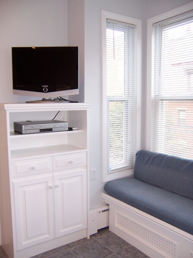 60 London St, Unit One Bedroom furnished Apt in Boston, MA - Foto de edificio - Building Photo