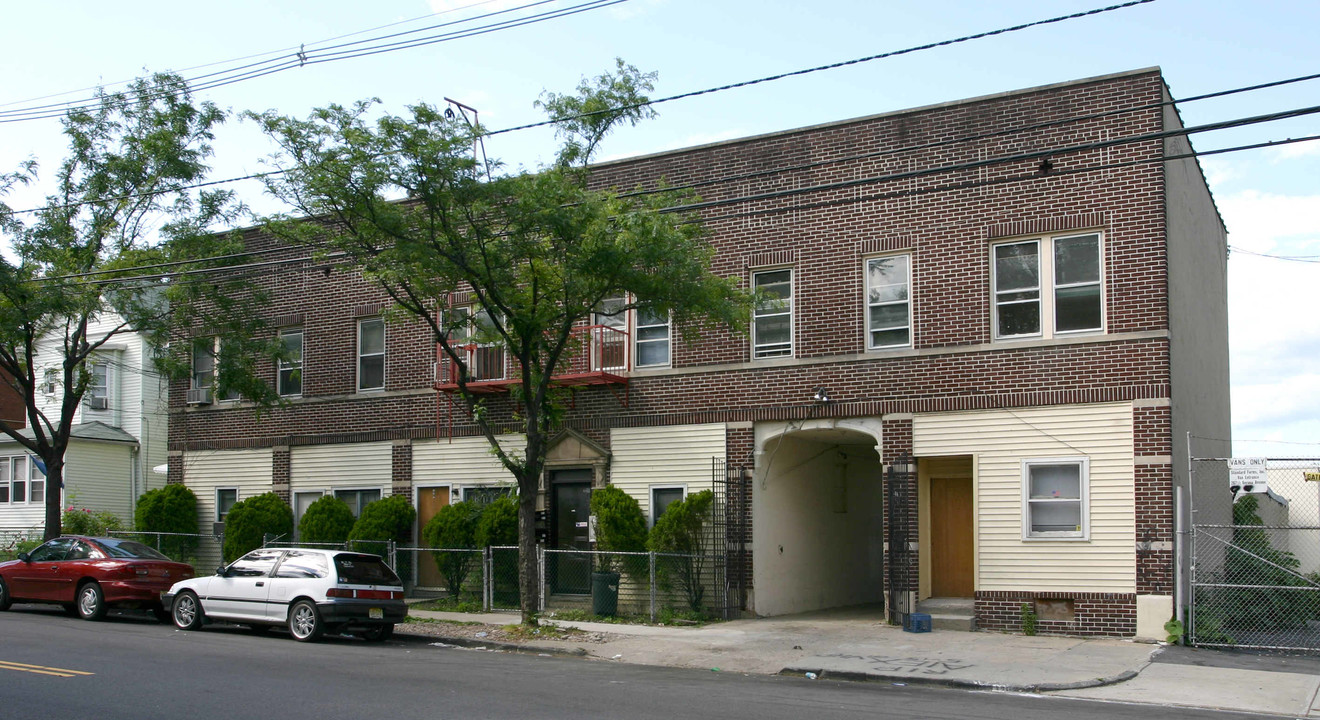 269-271 Verona Ave in Newark, NJ - Building Photo