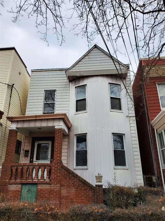 38 Carlton Ave in Jersey City, NJ - Building Photo