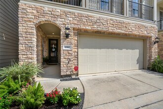 8910 Terrace Pass Dr in Houston, TX - Building Photo - Building Photo