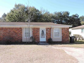 3155 Patricia Dr in Pensacola, FL - Building Photo