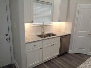 402 Cherokee Dr in Montgomery, TX - Building Photo - Building Photo
