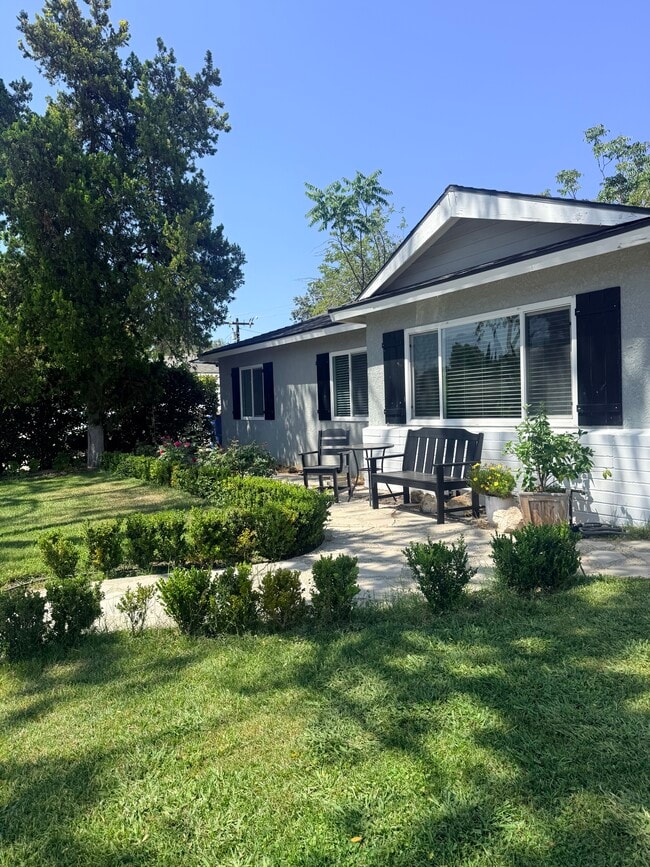 property at 737 Calle Pensamiento