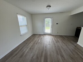 985 Shenandoah Way in Greenwood, IN - Building Photo - Building Photo