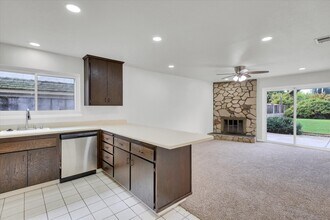 8254 Mediterranean Way in Sacramento, CA - Building Photo - Building Photo