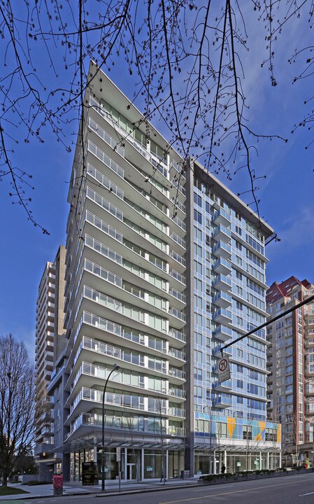 Modern in Vancouver, BC - Building Photo