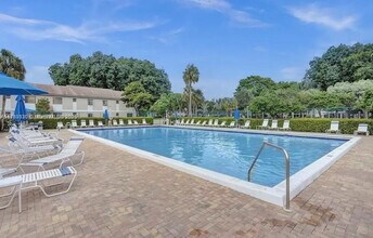 116 Gardens Dr, Unit 116 Gardens drive unit 10 in Pompano Beach, FL - Foto de edificio - Building Photo