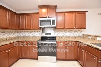 5677 Elsinore Way in Lakeland, FL - Building Photo - Building Photo