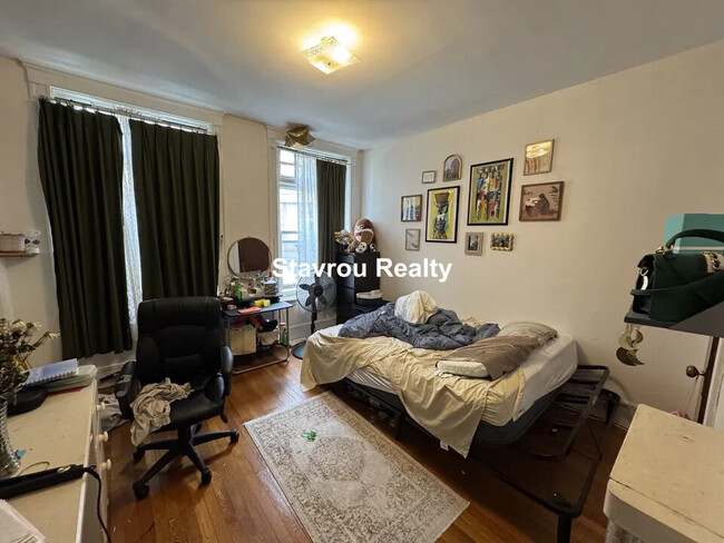 1681 Beacon St, Unit 1 in Brookline, MA - Foto de edificio - Building Photo