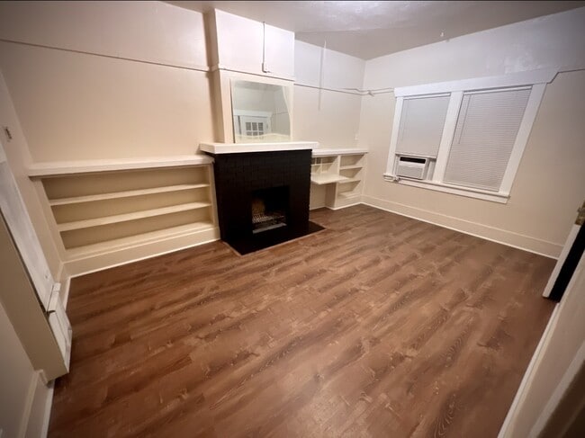 property at 1001 E 8th St
