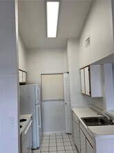 2811 N Oakland Forest Dr in Oakland Park, FL - Building Photo - Building Photo