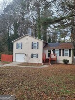 2395 Fairway Cir SW in Atlanta, GA - Building Photo