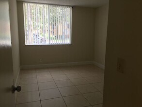 10757 Cleary Blvd, Unit 104 in Plantation, FL - Foto de edificio - Building Photo
