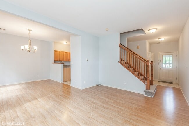 1940 Golden Gate Ln in Naperville, IL - Building Photo - Building Photo