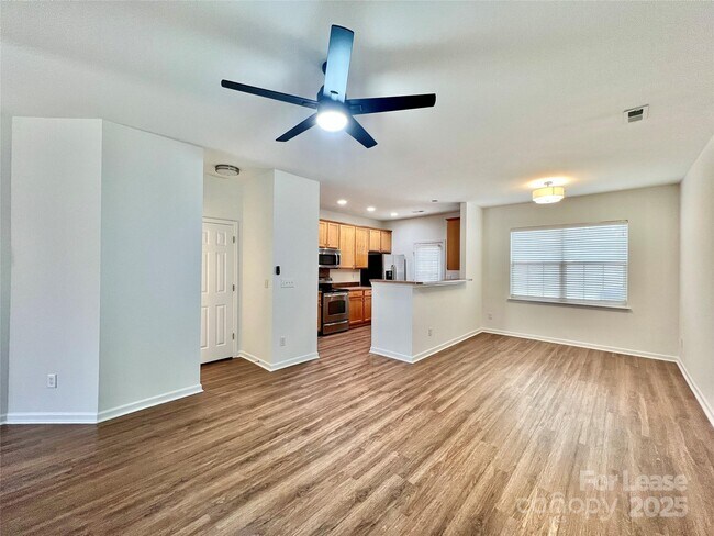 13310 Erwin Rd in Charlotte, NC - Foto de edificio - Building Photo