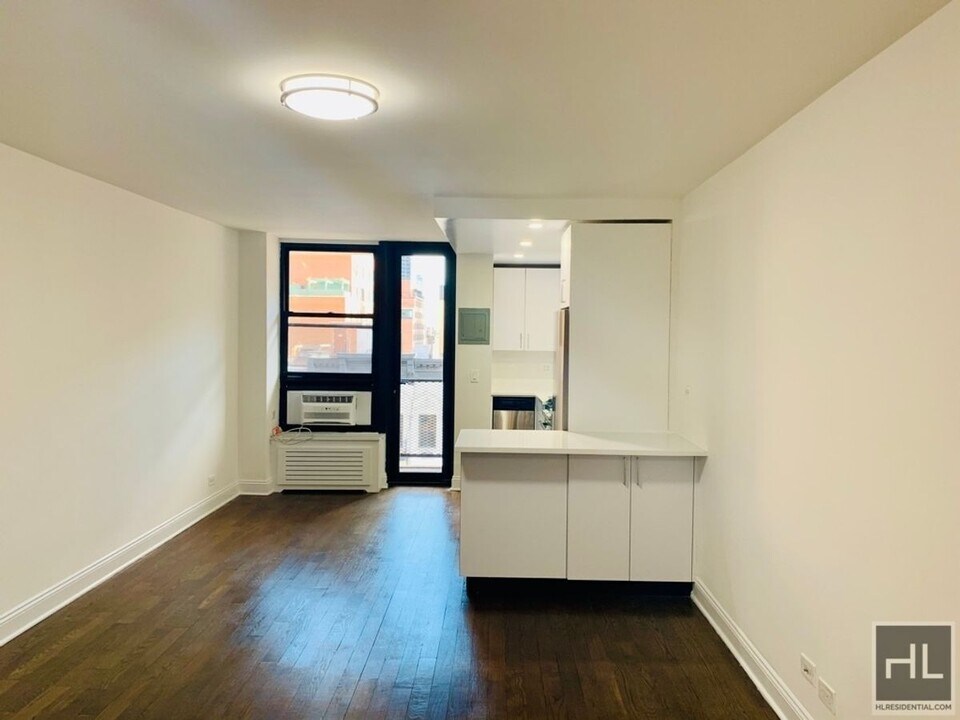 EAST 35 STREET in New York, NY - Building Photo