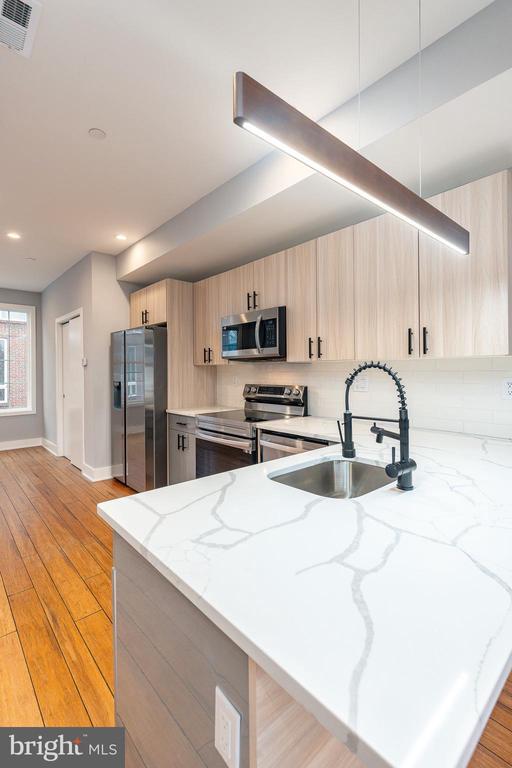 2821 Livingston St in Philadelphia, PA - Building Photo - Building Photo