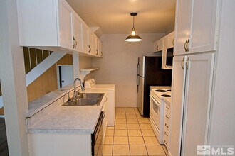 693 Pine Meadows Dr in Sparks, NV - Building Photo - Building Photo