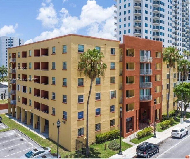 501 SW 1st St in Miami, FL - Building Photo - Building Photo