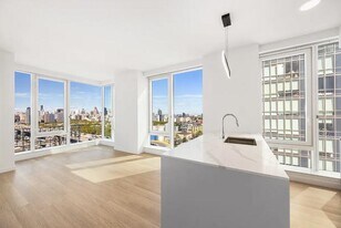 23-10 42nd Rd in Queens, NY - Building Photo