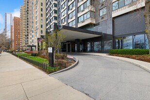 1440 N Lake Shore Dr in Chicago, IL - Building Photo