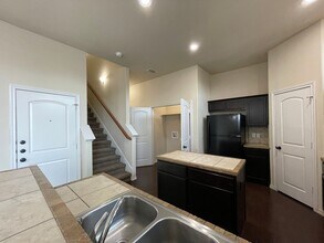 160 Creekside Villa Dr in Kyle, TX - Building Photo - Building Photo