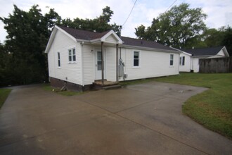 73 Dixon Dr in Clarksville, TN - Building Photo - Building Photo