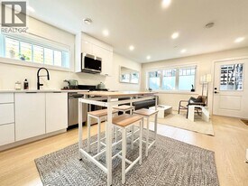 1672 E 15th Ave in Vancouver, BC - Building Photo