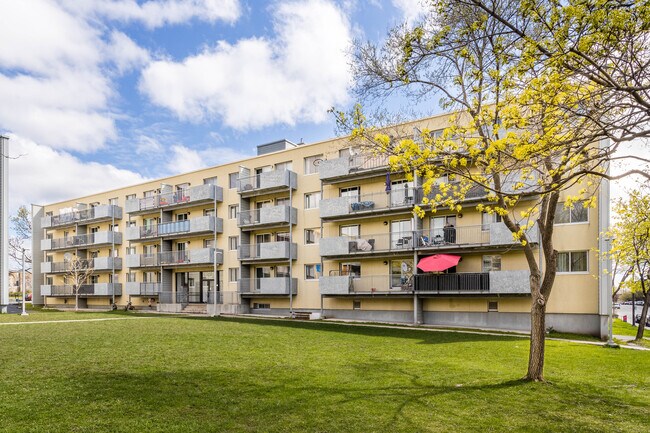 1940 Duff Court Rue in Montréal, QC - Building Photo - Building Photo