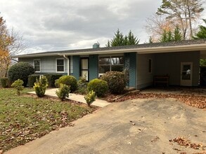 26 Elkmont Dr in Asheville, NC - Foto de edificio - Building Photo