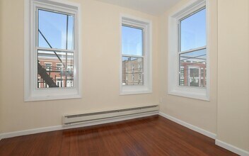 235 Monroe St in Hoboken, NJ - Building Photo - Building Photo