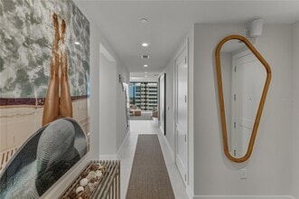 275 1st Ave S, Unit 1701 in St. Petersburg, FL - Building Photo - Building Photo