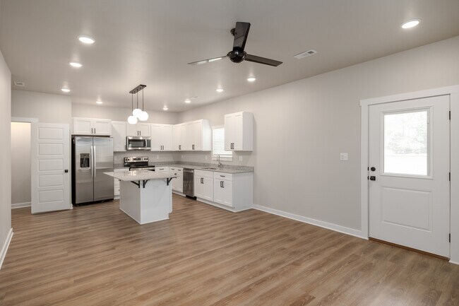 Birdmaster Drive in Pea Ridge, AR - Building Photo - Interior Photo
