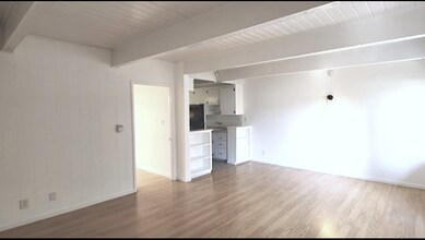 1246 N Sweetzer Ave in West Hollywood, CA - Foto de edificio - Building Photo