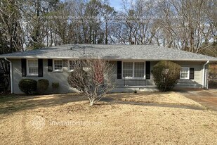 3245 Tulip Dr in Decatur, GA - Building Photo